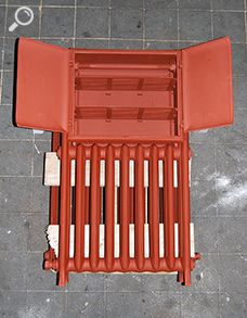 Antiker Heizkörper mit Warmhaltefach